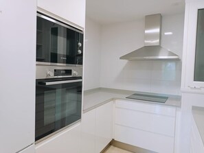 Fridge, microwave, oven, dishwasher - Pintor Mir - Calafell (Calafell)