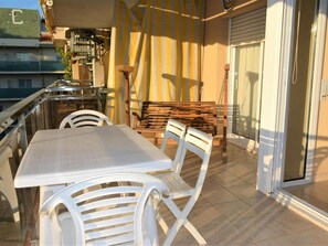 Outdoor dining - Pintor Mir - Calafell (Calafell)