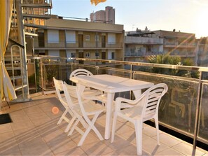 Outdoor dining - Pintor Mir - Calafell (Calafell)