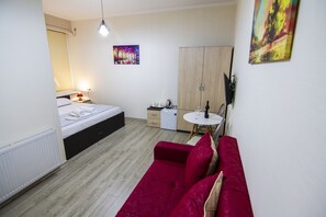 Free WiFi, bed sheets