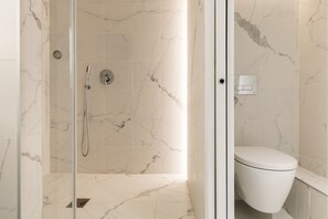 Sèche-cheveux, serviettes fournies