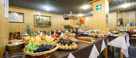 Free daily buffet breakfast