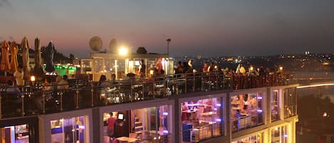 Breakfast, lunch, dinner served; sea views