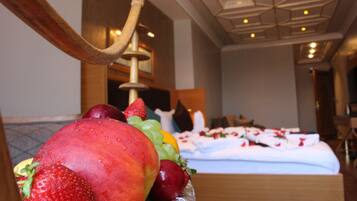 Deluxe Double Room | Egyptian cotton sheets, premium bedding, down comforters, minibar