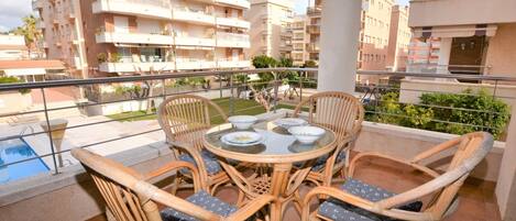 تناول الطعام بالخارج