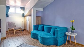 City-Apartment | Hochwertige Bettwaren, Betten mit Memory-Foam-Matratzen, Minibar