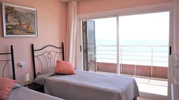 3 bedrooms, iron/ironing board, Internet