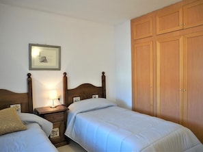3 chambres, fer et planche à repasser, accès Internet
