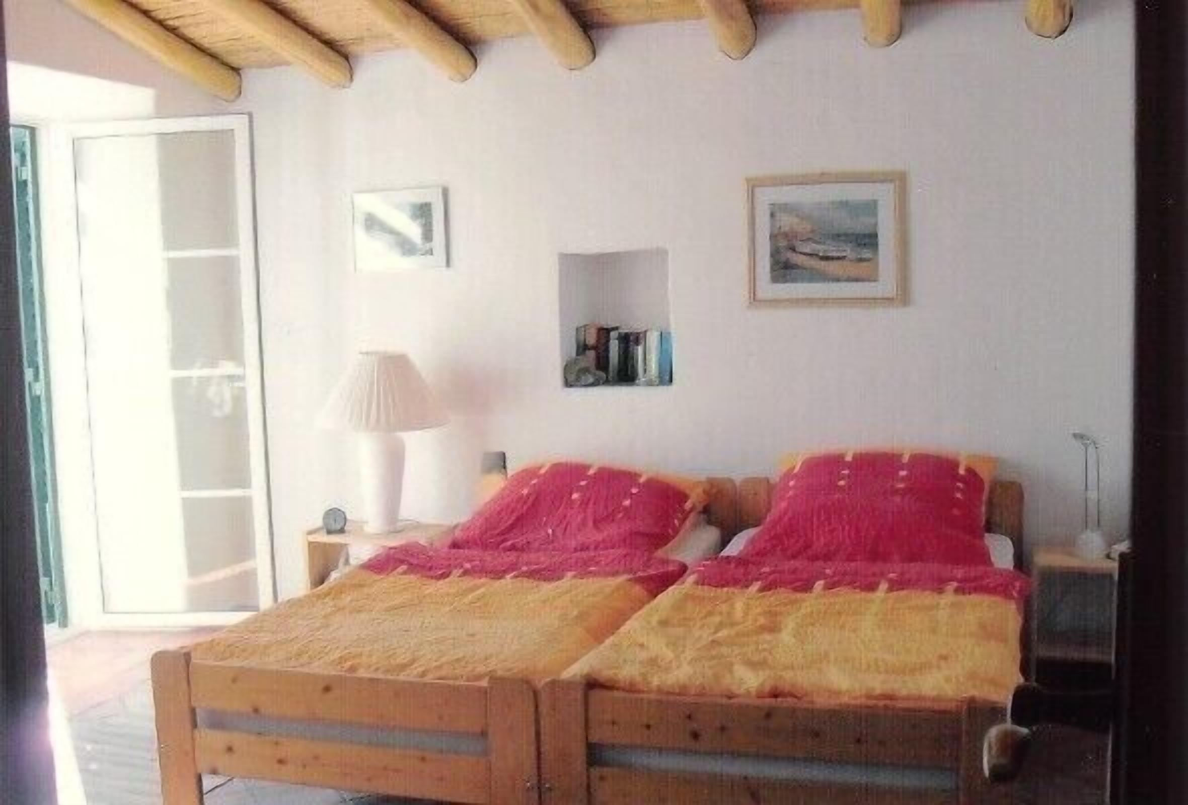 2 bedrooms, iron/ironing board, bed sheets