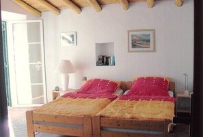 2 chambres, fer et planche à repasser, draps fournis