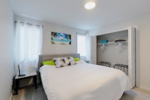 4 bedrooms, iron/ironing board, free WiFi, bed sheets