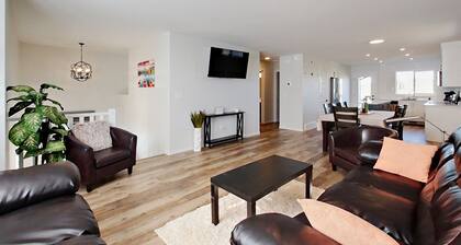 Modern 4 Bedroom House for 8 Guests in Red Deer ~ Games Room, Fire Pit, A/C, BBQ