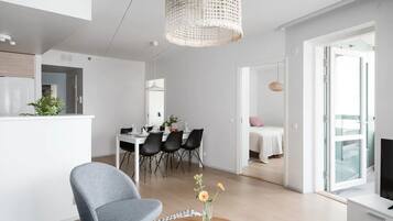 2 makuuhuonetta, silitysrauta/-lauta, ilmainen Wi-Fi, vuodevaatteet