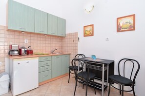 Fridge, stovetop, coffee/tea maker, cookware/dishes/utensils