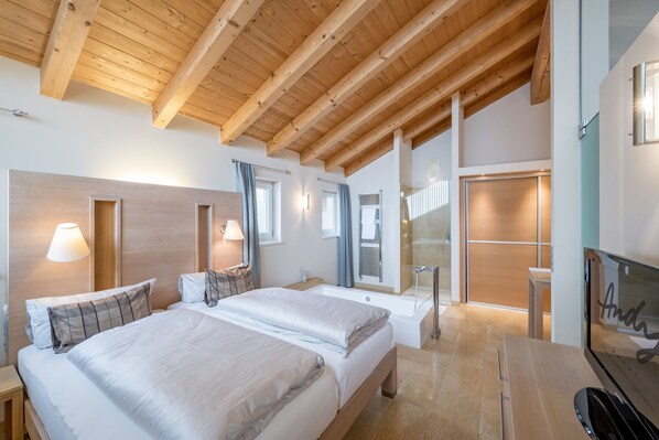 Apartment (70-85qm) | Hypo-allergenic bedding, in-room safe, desk, laptop workspace - Hotel Andy (Jerzens)