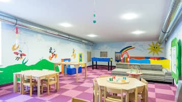 Kawasan main kanak-kanak – tertutup