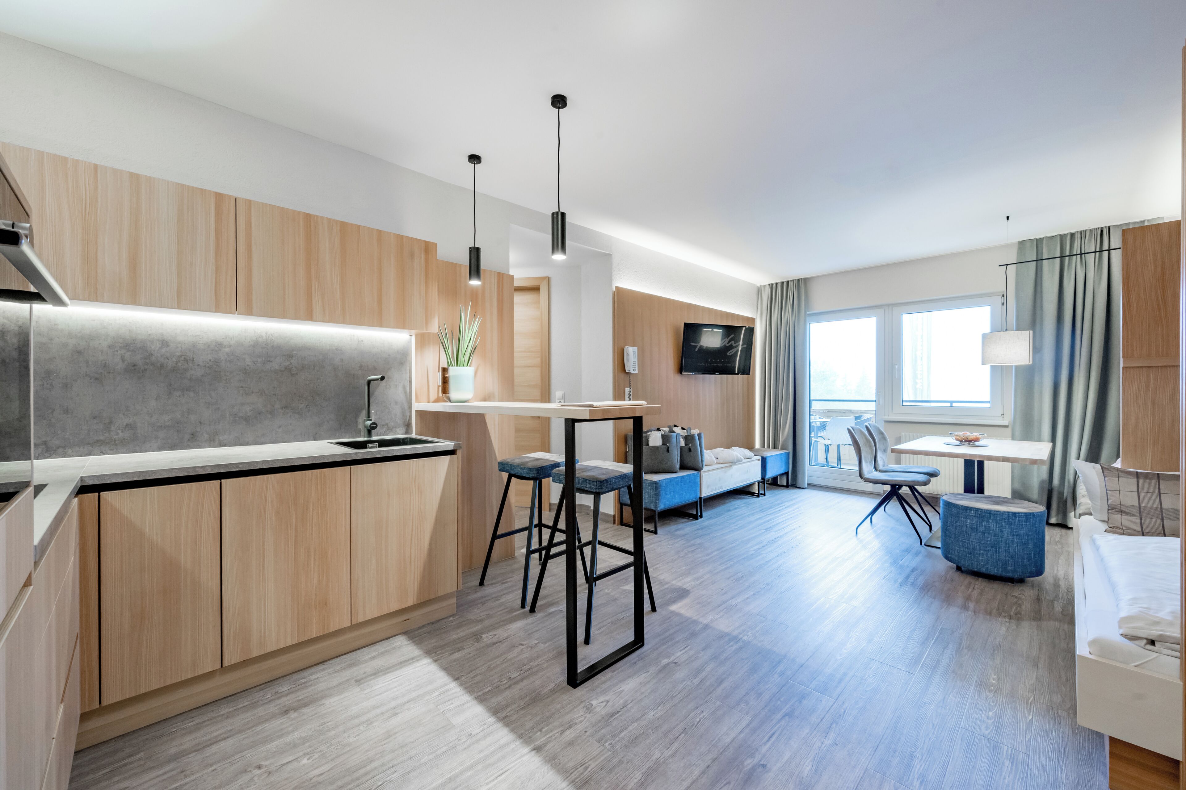 Apartment (50qm) | Hypo-allergenic bedding, in-room safe, desk, laptop workspace