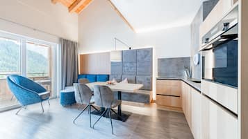 Apartment (60-65qm) | 1 bedroom, hypo-allergenic bedding, in-room safe, desk