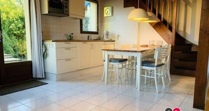 In Residence with swimming pool, Tennis, children's games 8 minutes from contis beach