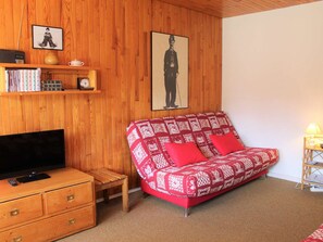 TV - Cozy 1-Bedroom Apartment, Sleeps 6, Steps from Ski Lifts & Shops in Vars Les Claux (Vars)