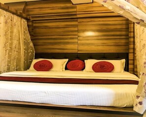 Royal Suite | Living room | LCD TV - Hotel Durga Residency (Reasi)