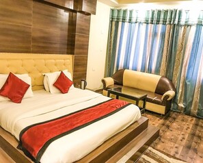 Deluxe Room | Living room | LCD TV - Hotel Durga Residency (Reasi)