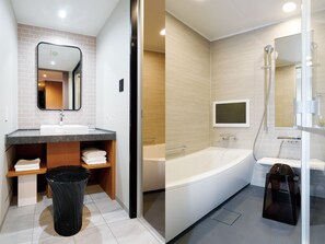 [Main Building] Premium Twin, Non-Smoking (1 child 5 years and under stays free) | Bathroom | Combined shower/tub, free toiletries, hair dryer, slippers - DEL style Osaka Shin Umeda by Daiwa Roynet Hotel (Osaka)