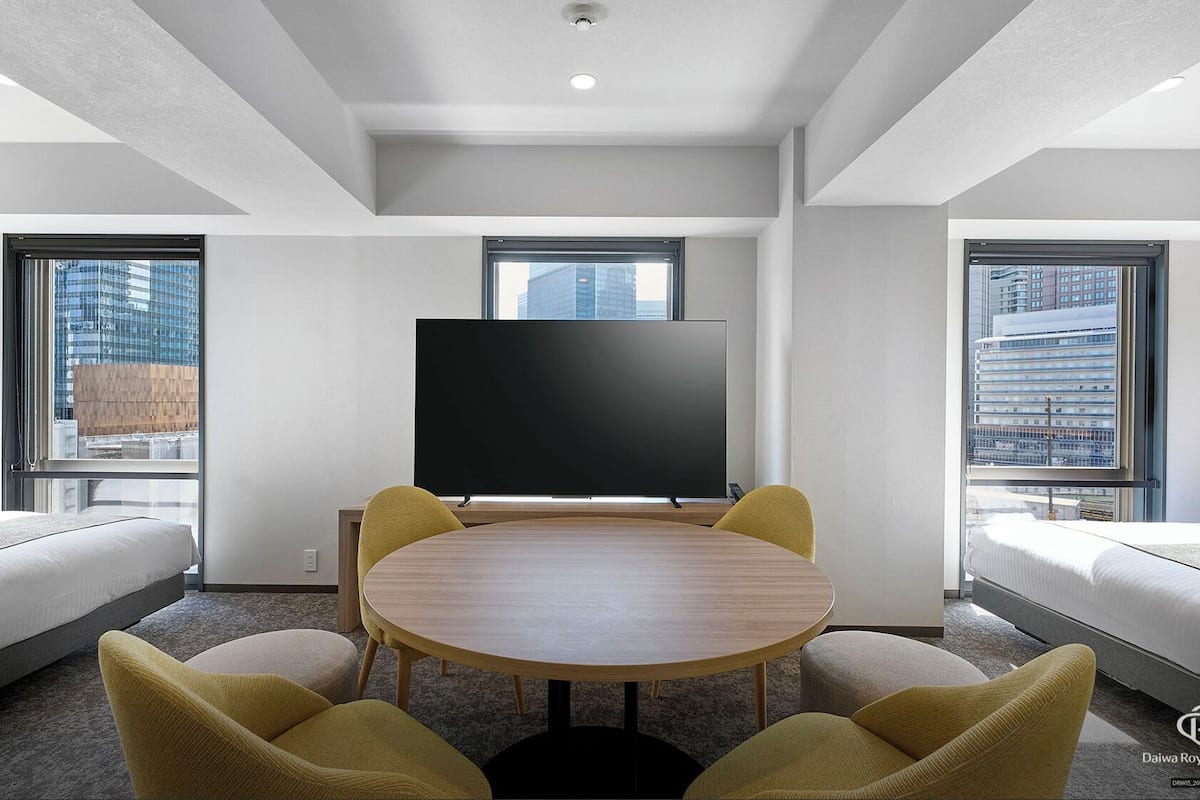 Habitación cuádruple familiar, no fumadores (Main Building) | Ropa de cama de alta calidad, edredones de plumas, caja fuerte