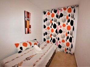 3 chambres, fer et planche à repasser, accès Internet, draps fournis