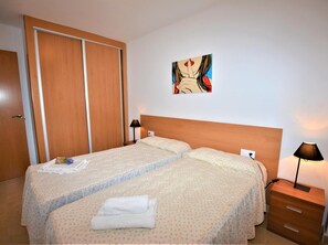 3 Schlafzimmer, Bügeleisen/Bügelbrett, Internetzugang, Bettwäsche
