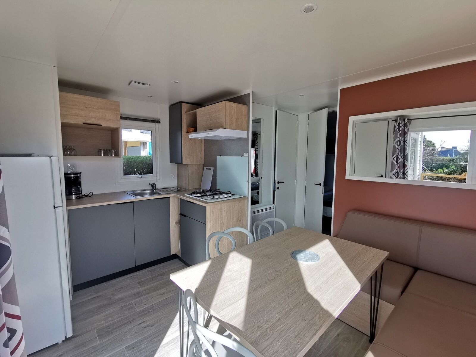 Mobil Karavan Keluarga | Dapur pribadi | Ketel listrik