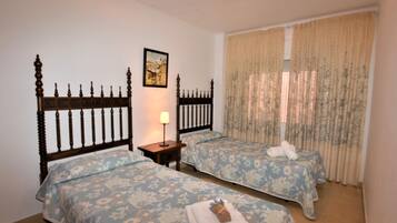 3 dormitorios, tabla de planchar con plancha, Internet y ropa de cama