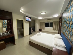 Deluxe Double Room | Desk, laptop workspace, soundproofing, free WiFi - Sea Moscow (Pattaya)