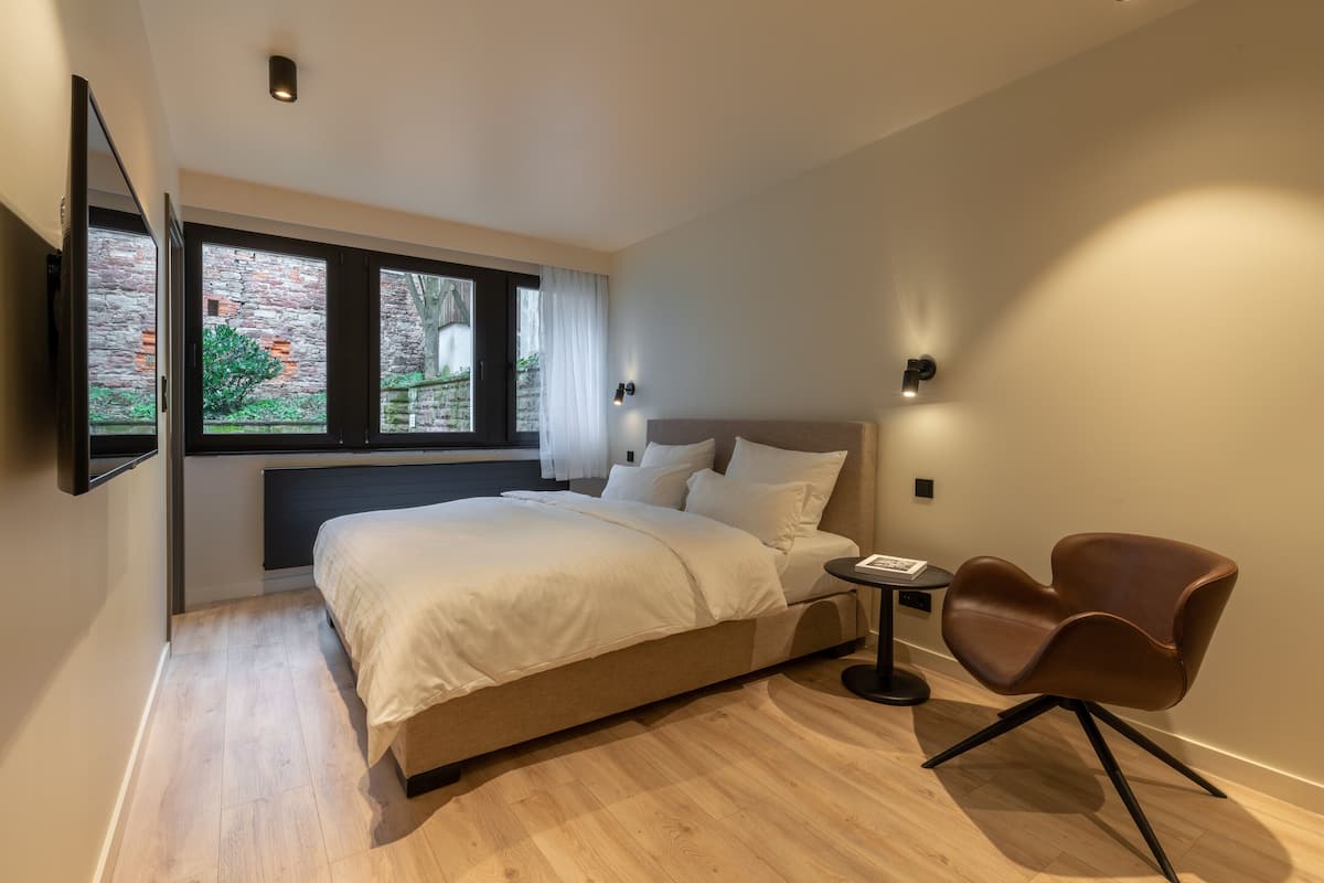 Double Room (1) | Minibar, in-room safe, soundproofing, free WiFi