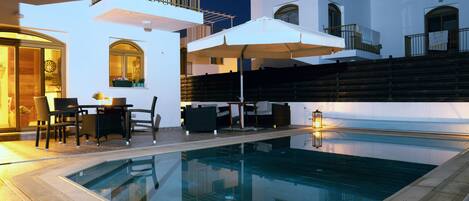 Outdoor pool, pool umbrellas