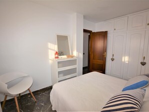 2 Schlafzimmer, Bügeleisen/Bügelbrett
