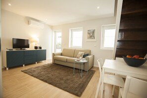 Casa familiare | Area soggiorno | TV 30 pollici con canali via cavo