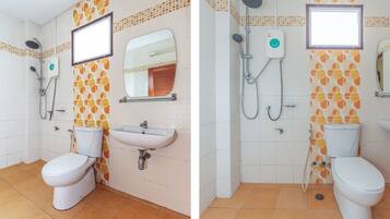 Standard Twin Room | Bathroom | Shower, towels, soap, shampoo