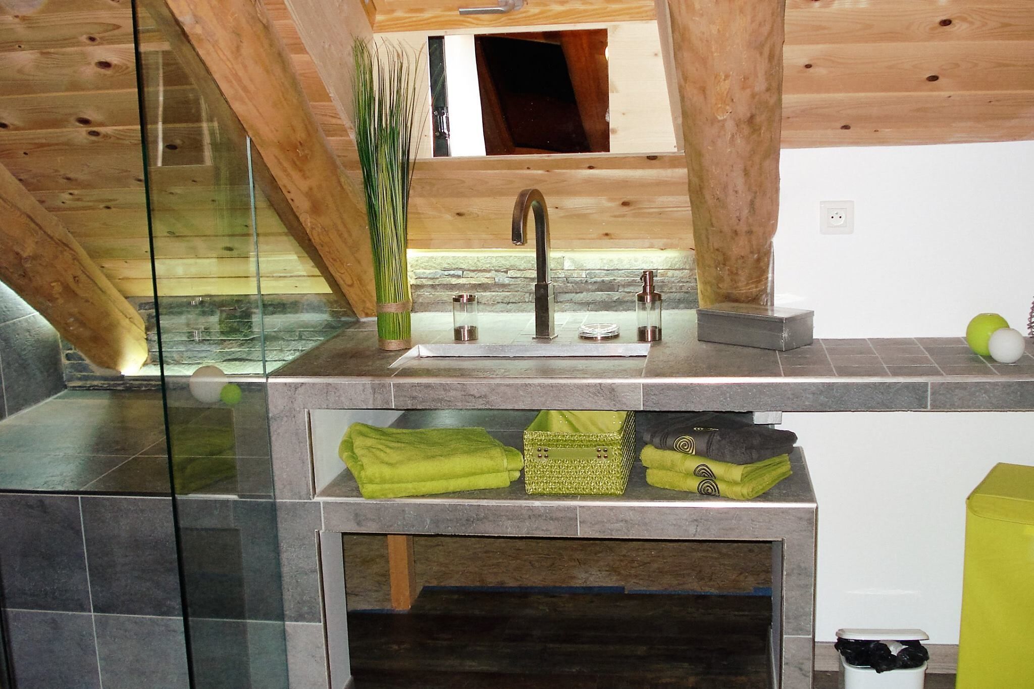 Bathroom sink