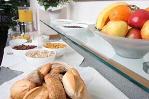 Bao gồm bữa sáng buffet hàng ngày 