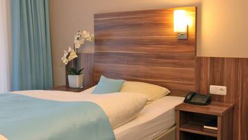 Einzelzimmer | Allergikerbettwaren, Minibar, Zimmersafe, Schreibtisch