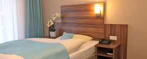Single Room | Hypo-allergenic bedding, minibar, in-room safe, desk - Waldhotel Bad Soden (Bad Soden am Taunus)