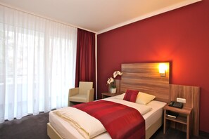 Single Room | Hypo-allergenic bedding, minibar, in-room safe, desk - Waldhotel Bad Soden (Bad Soden am Taunus)