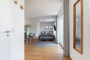 Suite M with balcony | Living area