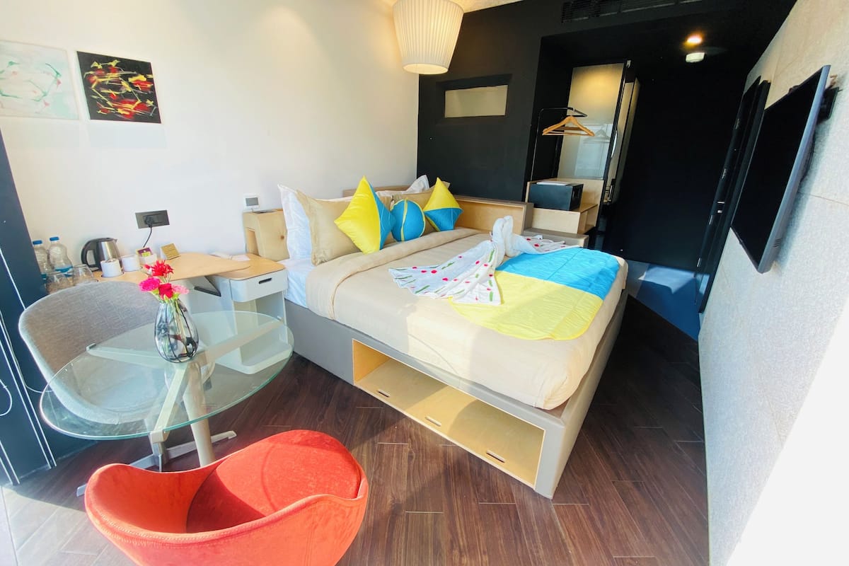 1 bedroom, in-room safe, desk, laptop workspace