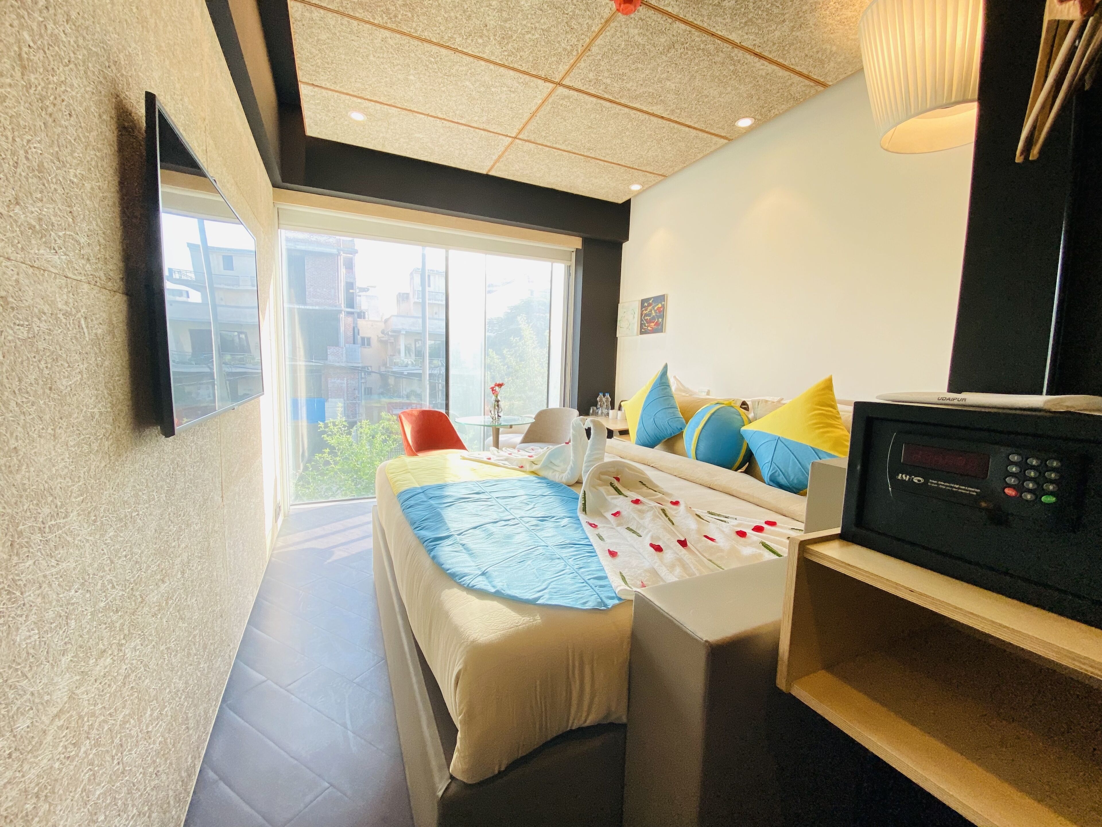 Superior Room | 1 bedroom, in-room safe, desk, laptop workspace