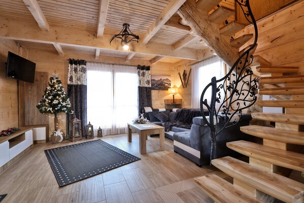 Cottage | Living room | 32-inch flat-screen TV with digital channels, TV - Lesny Dwor Premium Chalets Zakopane (Poronin)