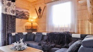 Casa de campo | Área de sala de estar | Televisión de pantalla plana de 32 pulgadas con canales digitales
