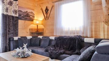 Cottage | Living area | 32-inch flat-screen TV with digital channels, TV