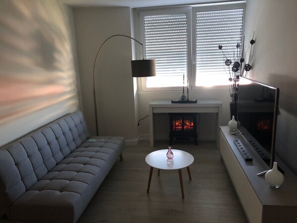 Televisión y chimenea 
